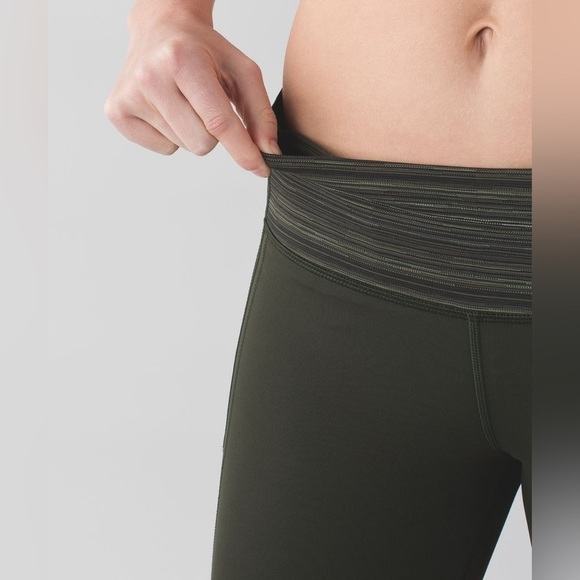 Lululemon Vent It Out Crop - Picture 6 of 9